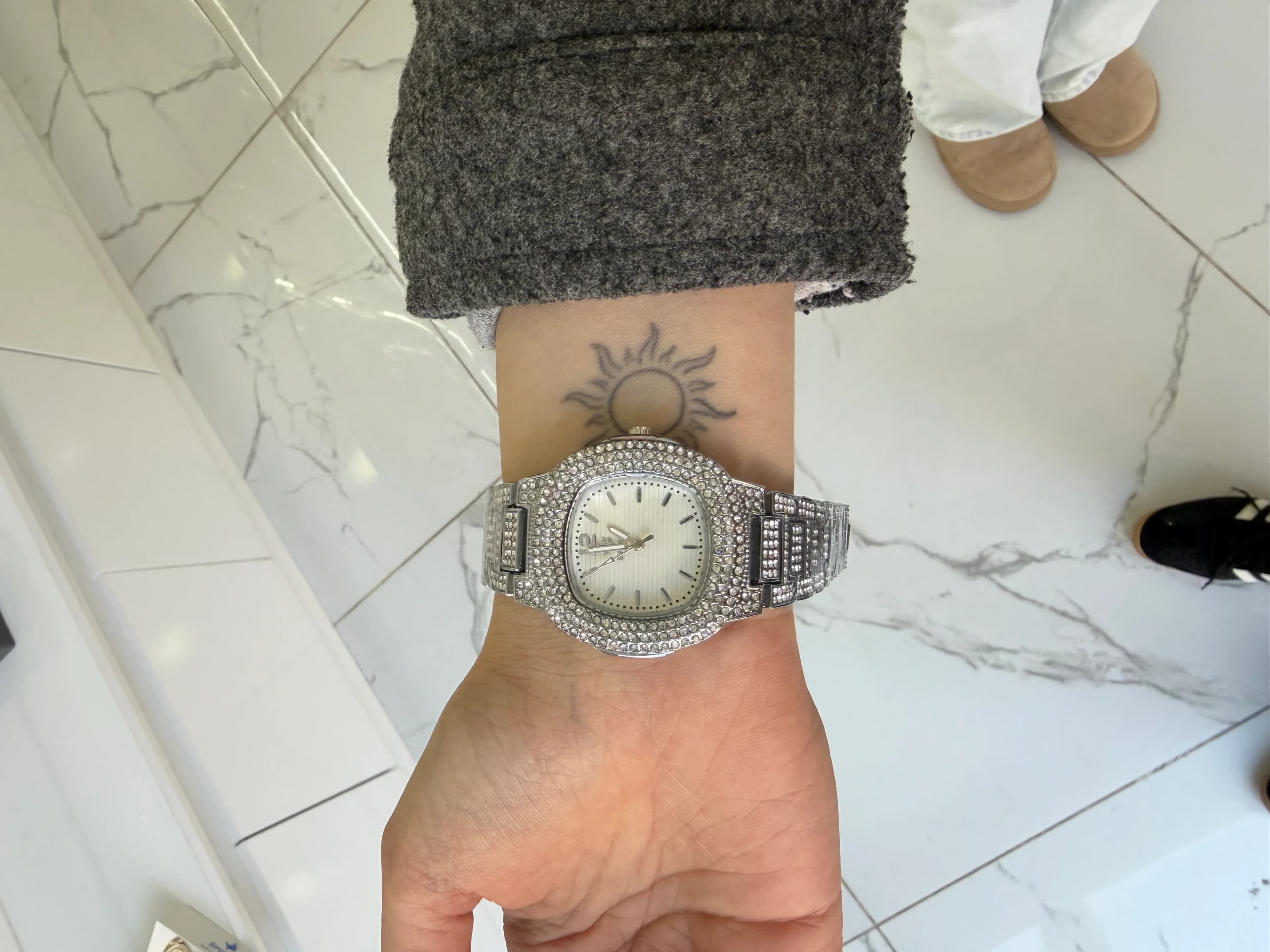 Gümüş Renk Fulltaş Saat