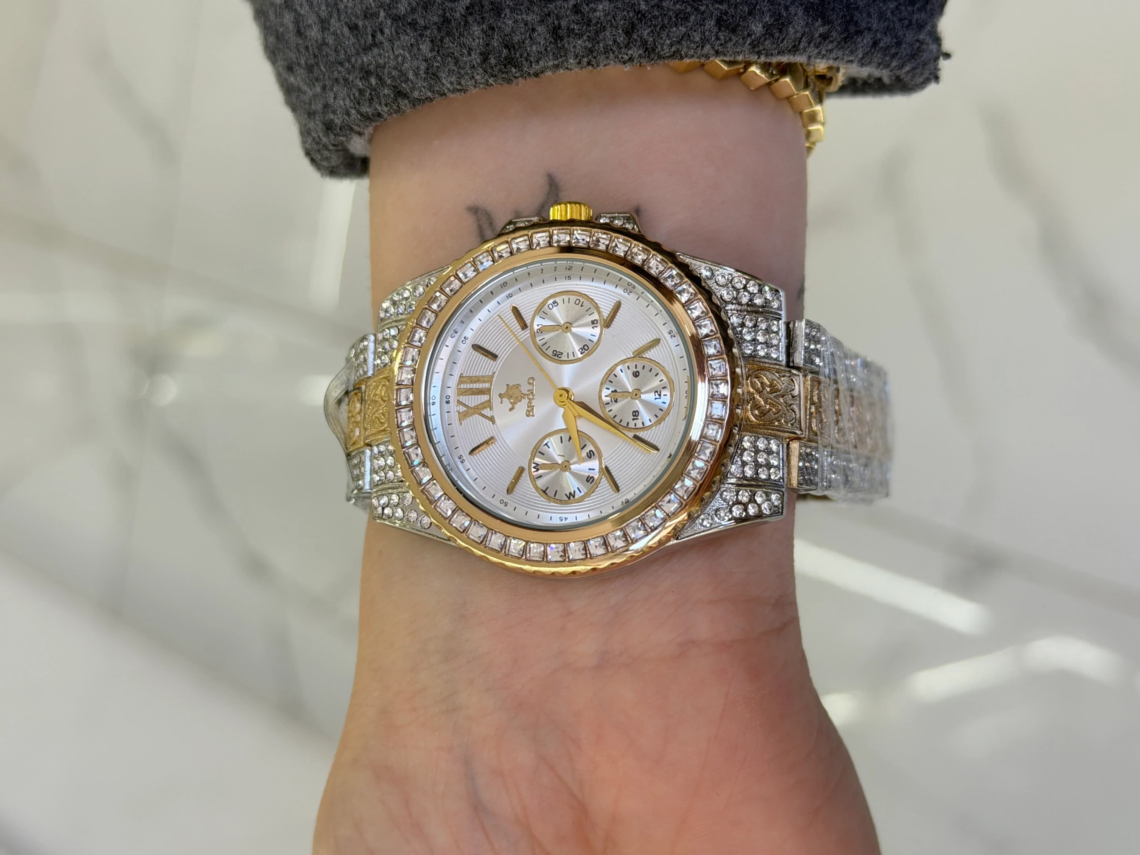 Büyük Boy Beyaz Lüx Taşlı Saat