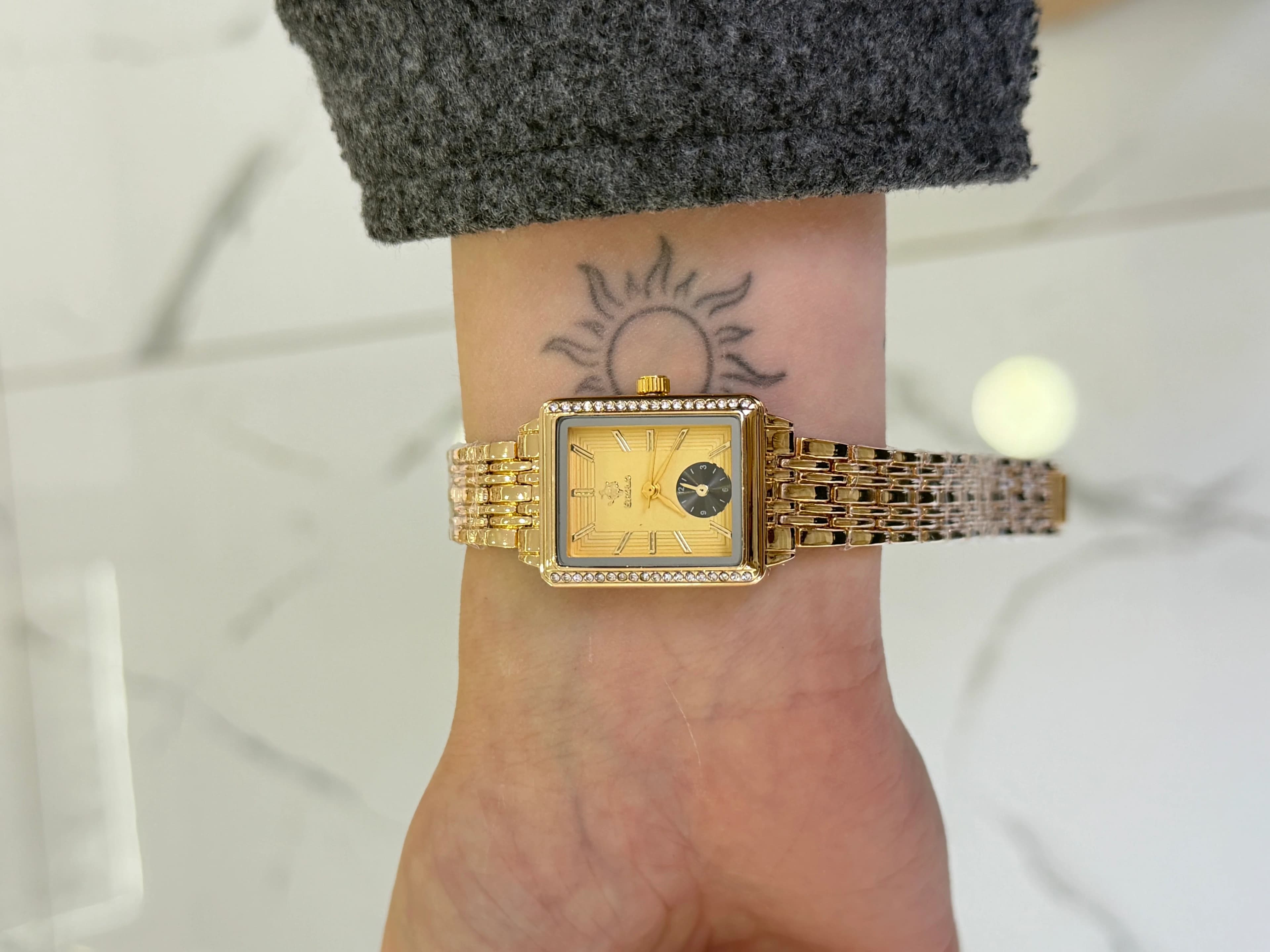 Gold Taşlı Dikdörtgen Saat