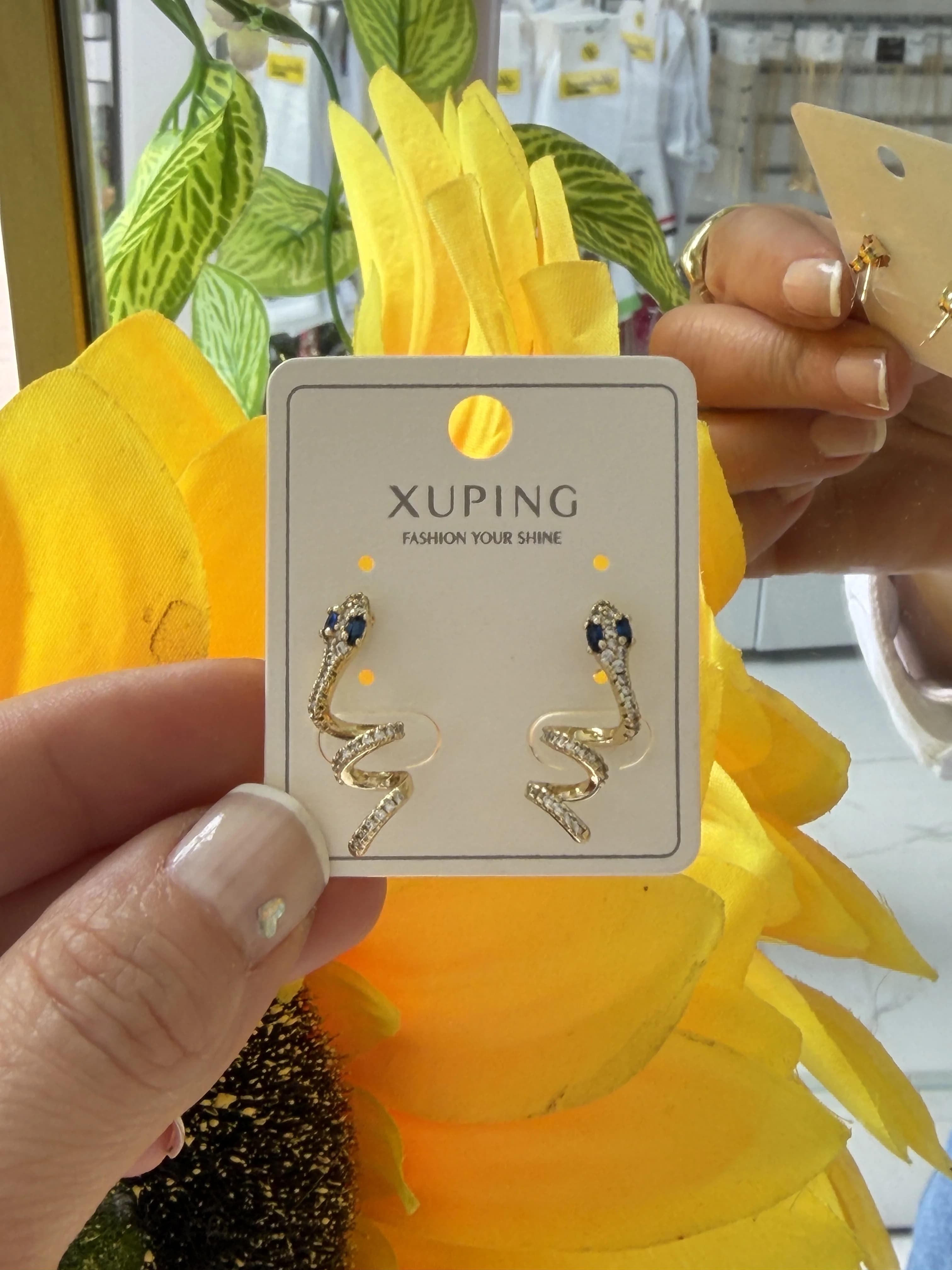 Xuping Akrabalarım Küpe