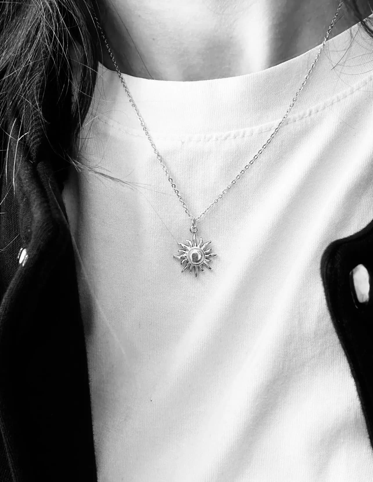 Çelik Gümüş Renk Güneş Kolye