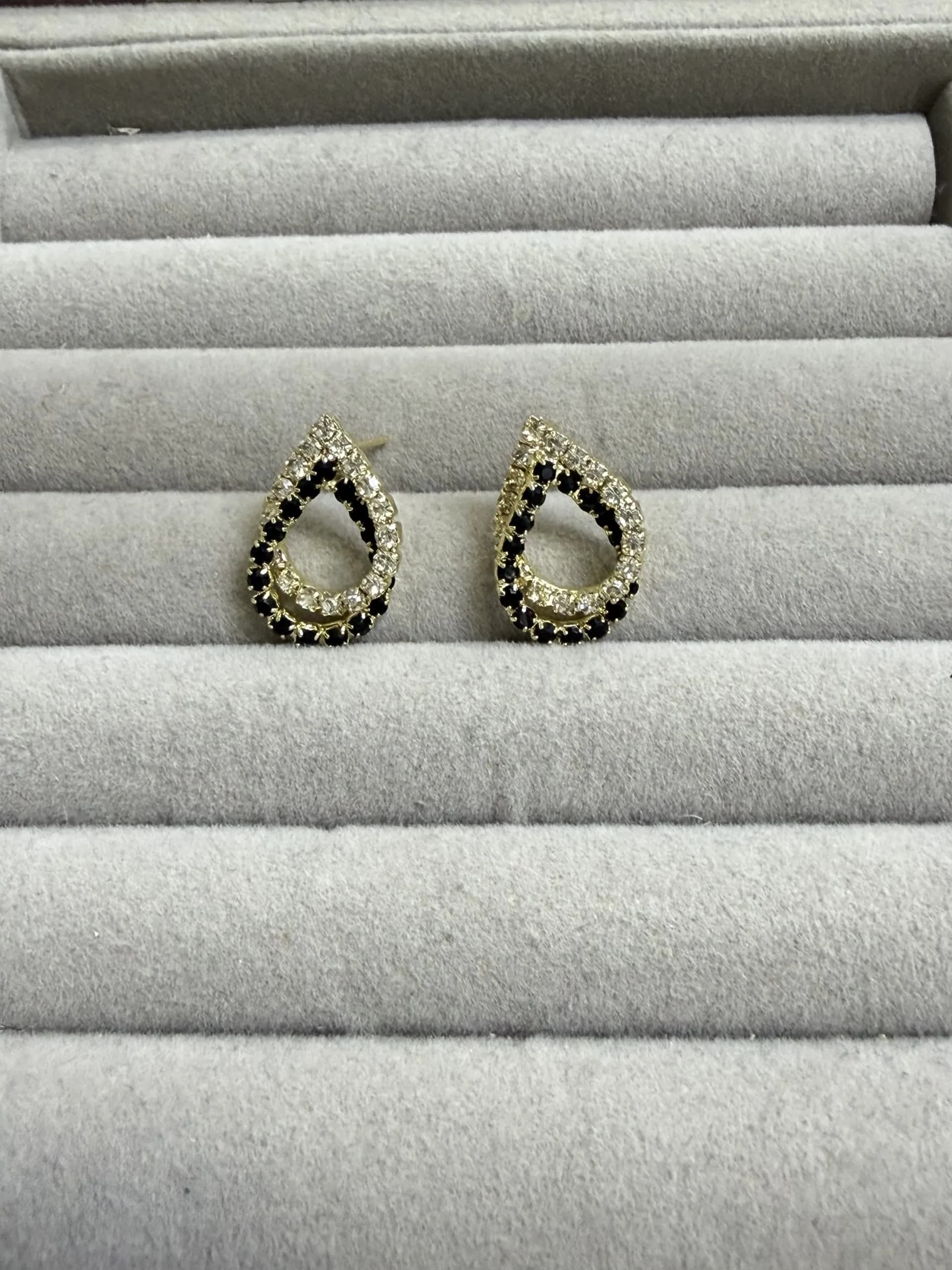 Gold Siyah Taşlı Damla Küpe