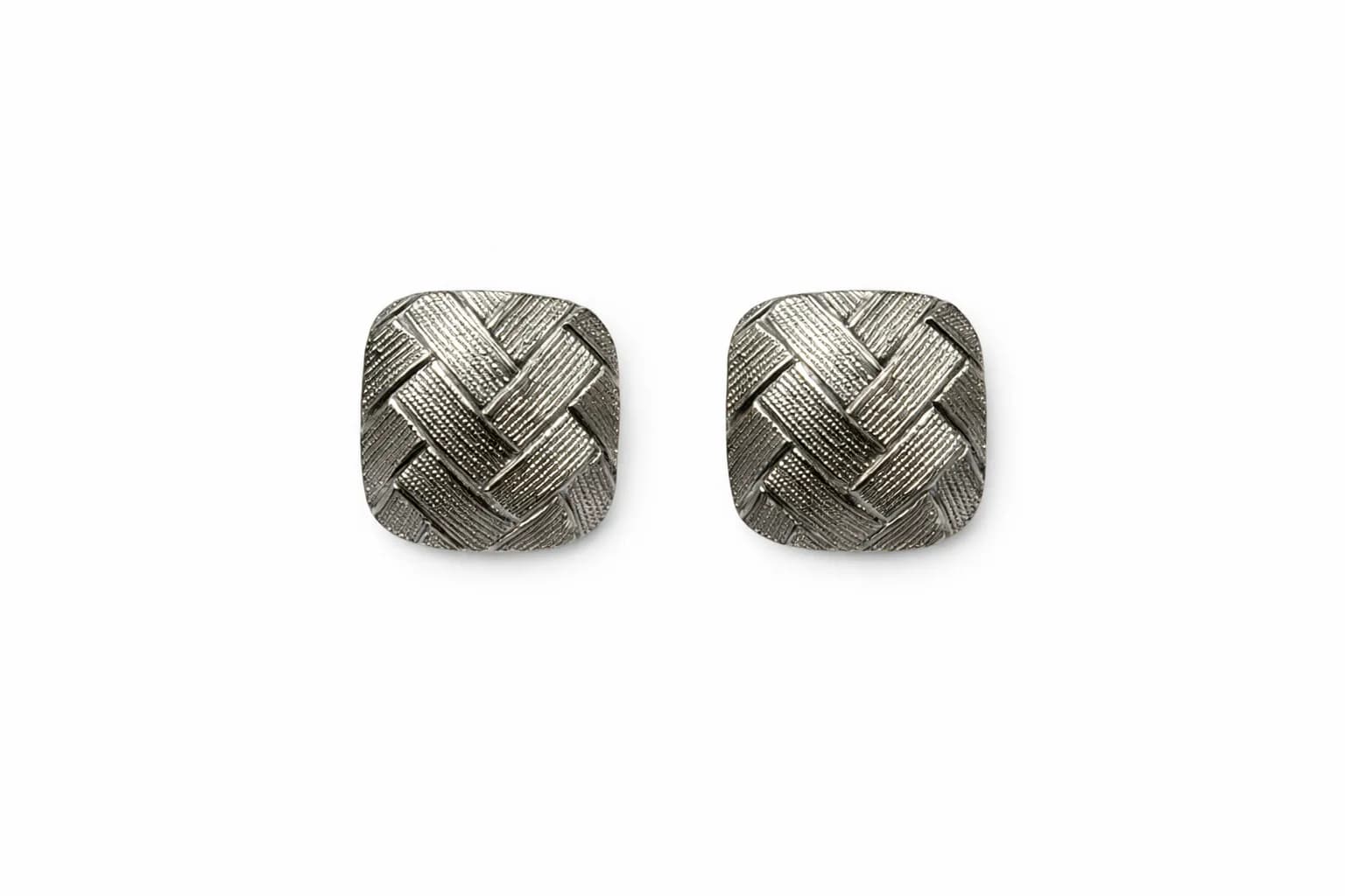 Gümüş Renk Kare Hasır Küpe