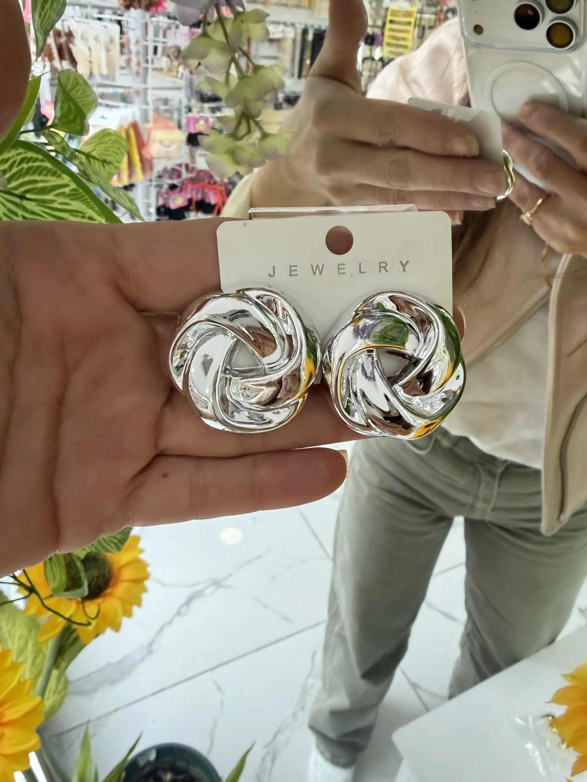 Hafif Bohem Gümüş Renk Küpe